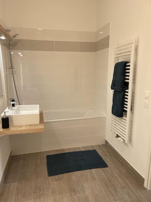 Appartement Climatise Au Coeur De La Provence Lac Et Parcs D'Attractions 10Mn Avignon Monteux Eksteriør bilde