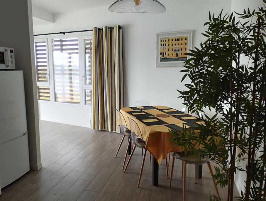 Appartement Climatise Au Coeur De La Provence Lac Et Parcs D'Attractions 10Mn Avignon Monteux Eksteriør bilde